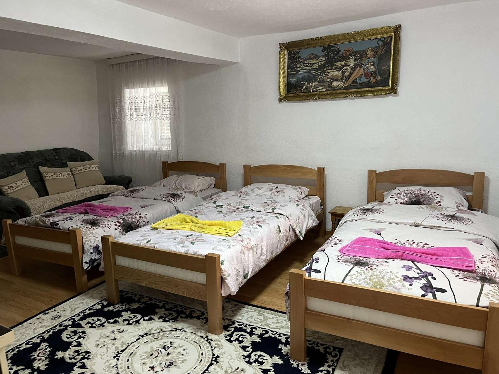 Guest House Guri Vuthaj Exterior foto